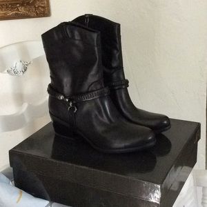 B Makowsky Boots NWOT